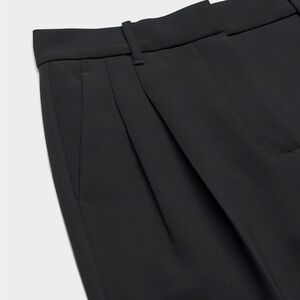 NAVY BLUE - pictured in black
Aritzia Effortless pant - regular length, size 12